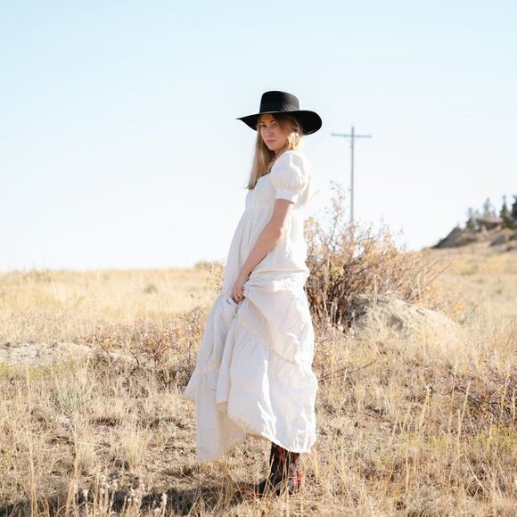1970's Wedding Dress, Vintage White Eye-lit details, yellow ribbon, Size Medium - Picture 1 of 14